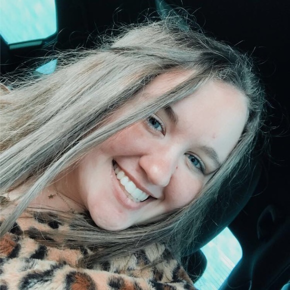 Profile Picture of Emily Hughitt (@emilyhughitt) on Poshmark