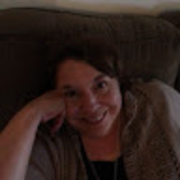 Profile Picture of Katherine Oxarart (@k_oxarart) on Poshmark