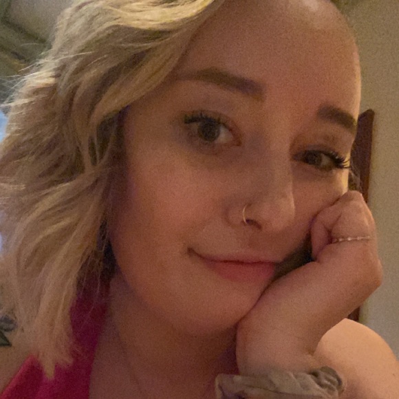 Megan Watermolen - Poshmark Profile Picture of Megan Watermolen (@meganwatermolen) on Poshmark