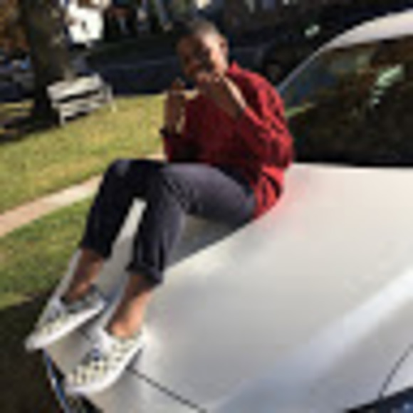 Profile Picture of Rayandre Sinclair (@rayandre272) on Poshmark