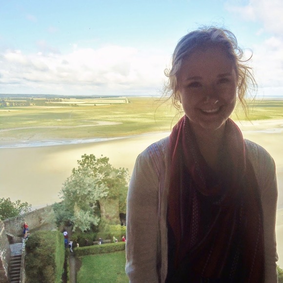 Profile Picture of Amelia Oglesby (@alodeats) on Poshmark