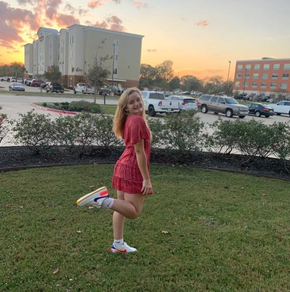 Olivia Hennager - Poshmark Profile Picture of Olivia Hennager (@oliviagih) on Poshmark