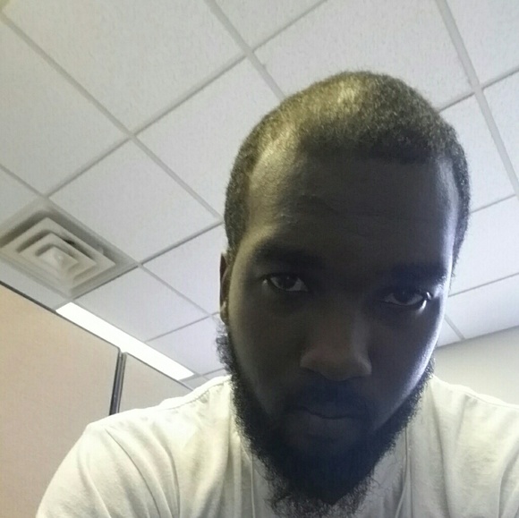Profile Picture of Samuel Kerney (@kingsk17) on Poshmark