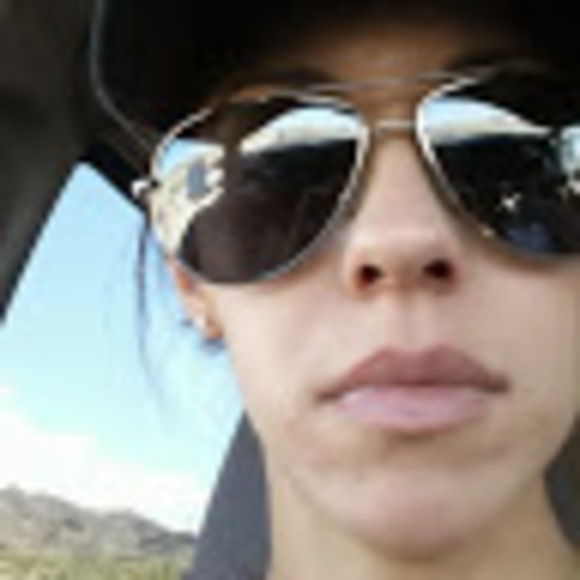 Profile Picture of Lillian Sims (@lilliansims25) on Poshmark