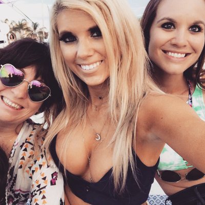 Profile Picture of 𝓀𝒾𝓉𝓉𝓎 𝑔𝓊𝓂𝒹𝓇𝑜𝓅 ☾ (@sarah_waldrop) on Twitter