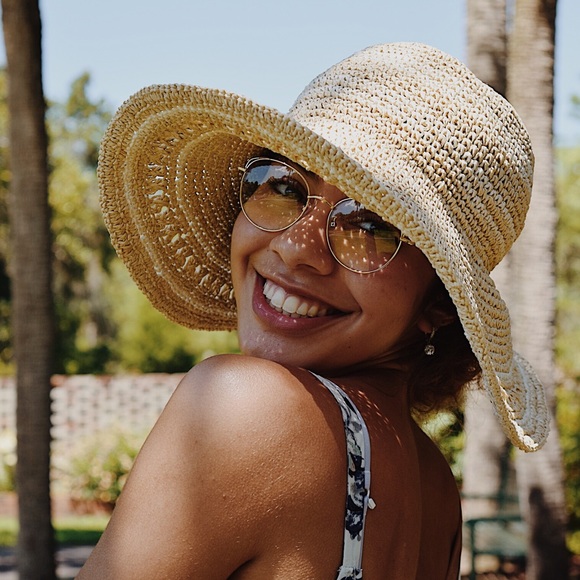 Profile Picture of Naomi Atherley (@naomimarie325) on Poshmark