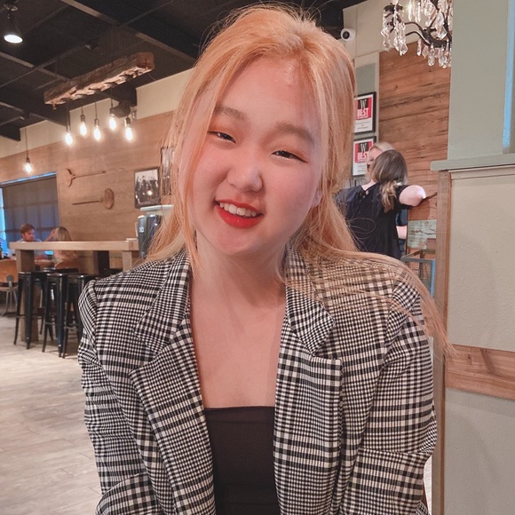 Jinha Kim - Poshmark Profile Picture of Jinha Kim (@jinha_kim_) on Poshmark