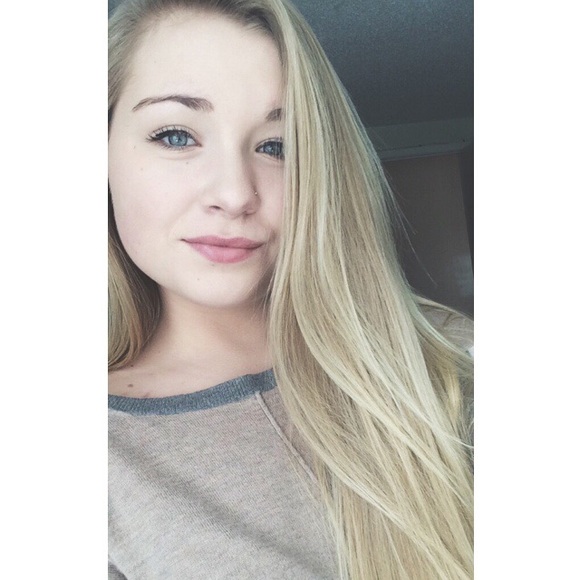 Profile Picture of Lindsey Bielby (@lbielby) on Poshmark