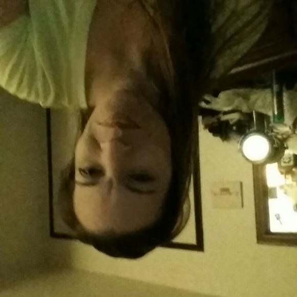 Profile Picture of Kimberlee Hartshorn (@kimby85) on Poshmark