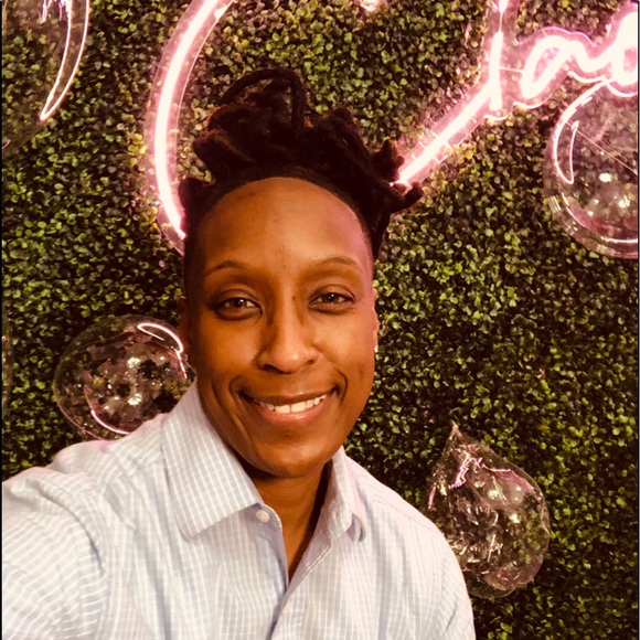 Profile Picture of Crystal Jefferson (@crystaljeffe298) on Poshmark