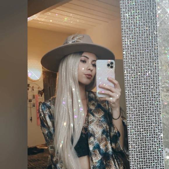 Profile Picture of Nikki Ramponi (@nikkayx143) on Poshmark