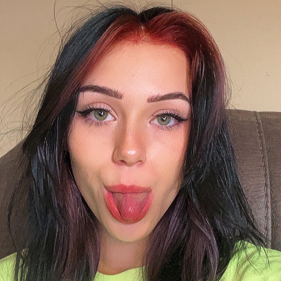 Profile Picture of Madison Sierks (@madisonsierks) on Poshmark
