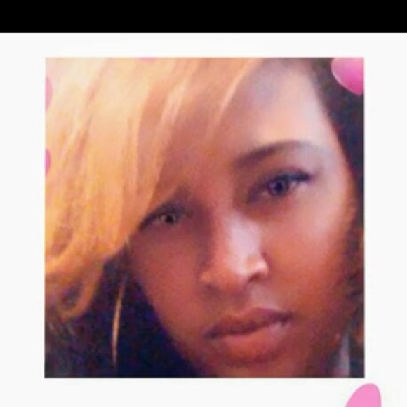 Profile Picture of Nicole Frieson (@nicolefrieson) on Poshmark