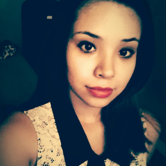 Profile Picture of Claudia Trevizo (@claudiatrev_24) on Poshmark
