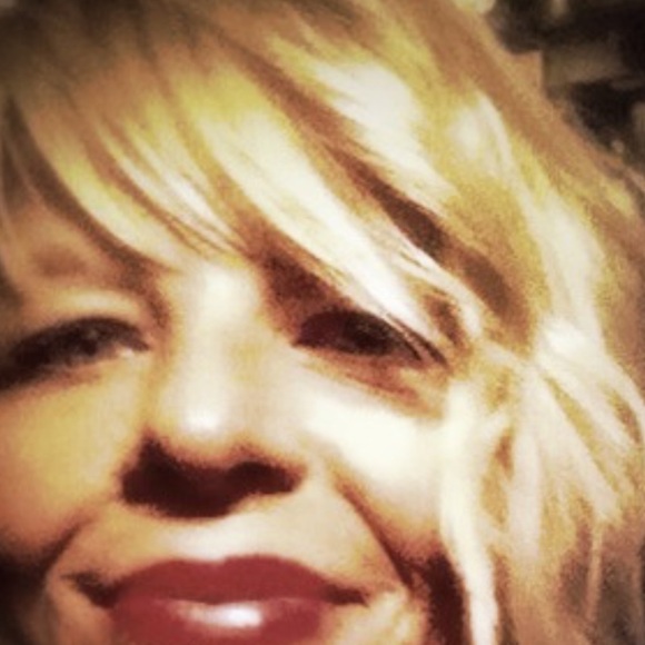 Profile Picture of Janet Levasseur (@jmbl) on Poshmark