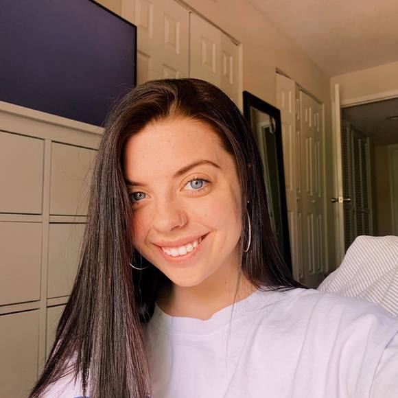 Profile Picture of Katelynn Lester (@katelynn_lester) on Poshmark