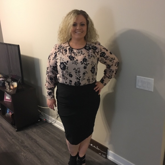 Profile Picture of Carolina Contestabile (@xoxcarolinaxox) on Poshmark