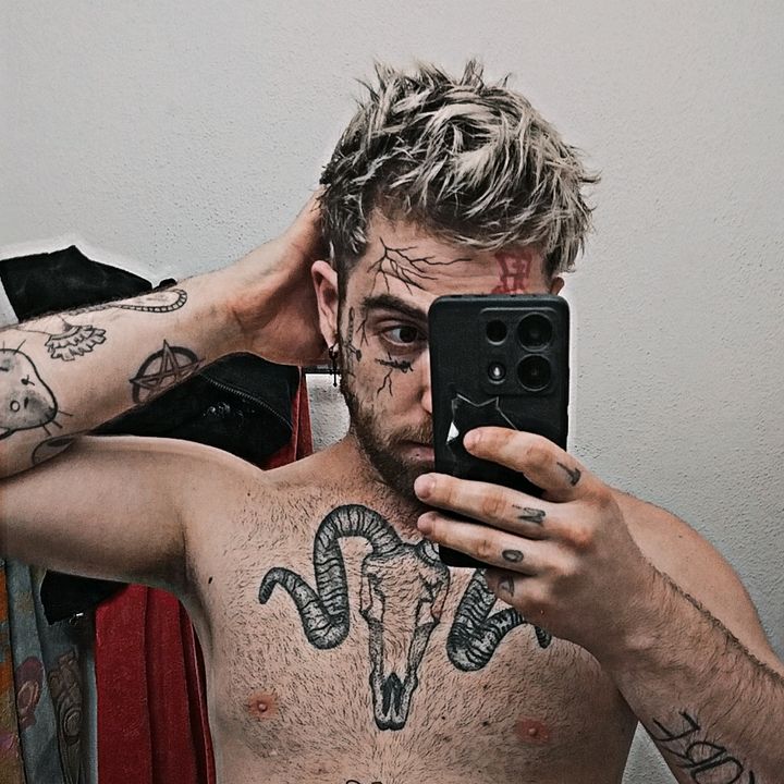 Profile Picture of Lily0shi (@lily0shi) on Tiktok