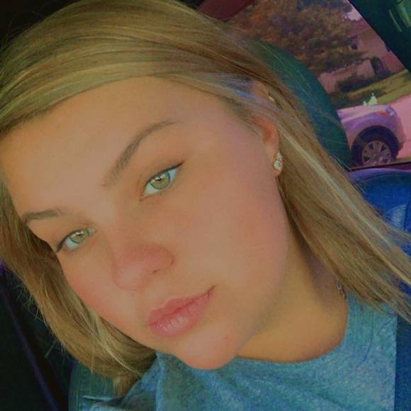 Profile Picture of Gabriella Wiktorowicz (@gwik25) on Poshmark