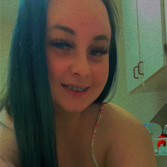Profile Picture of Katelyn Boyd (@katelynboyd65) on Poshmark