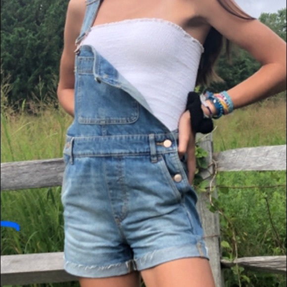 Profile Picture of Chloe Nevas (@cen_634) on Poshmark
