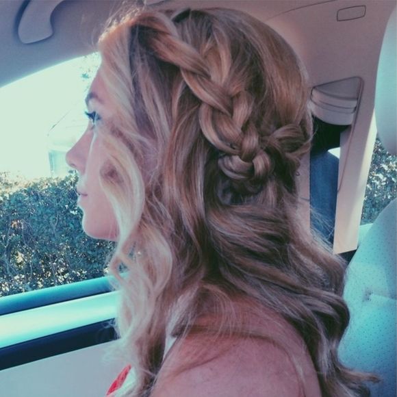 Profile Picture of Lucy Bailey (@lucysky17) on Poshmark