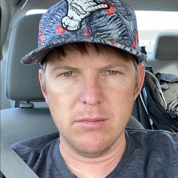 Profile Picture of Erik Fullmer (@yafrog) on Poshmark