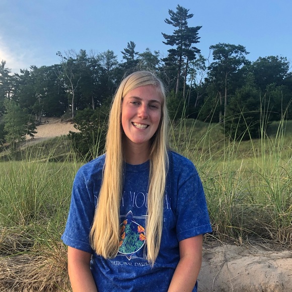 Profile Picture of Kelly Gotham (@kelly_gotham) on Poshmark