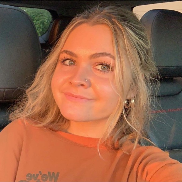 Profile Picture of Kaylee Ceppetelli (@kaylee_cepp) on Poshmark