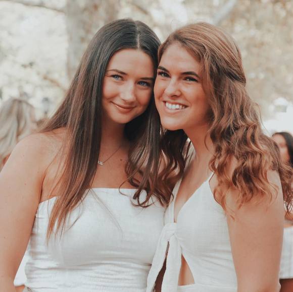 Profile Picture of Clare Burns (@clarebearx5) on Poshmark