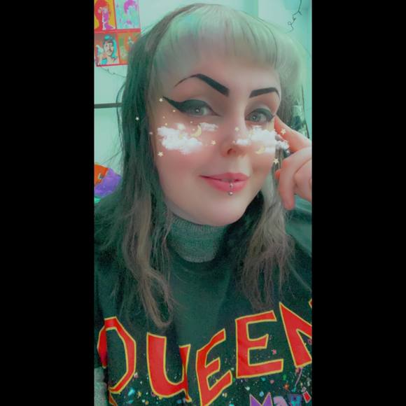 Profile Picture of Melissa Klumb (@melissaklumb) on Poshmark