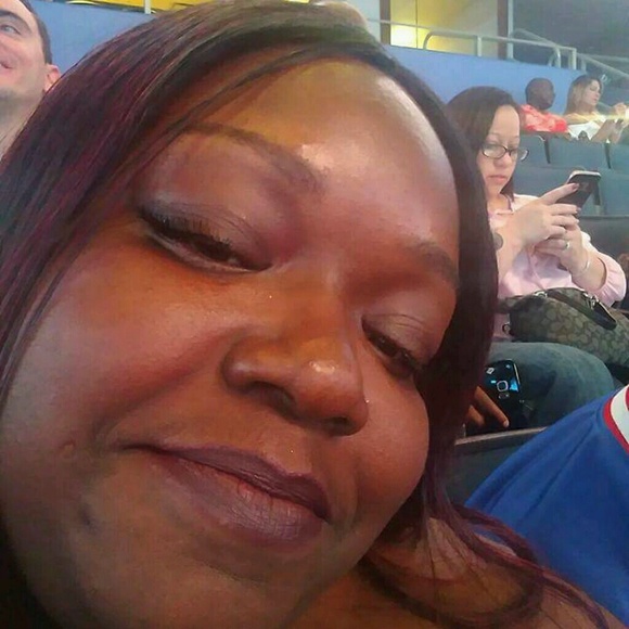 Profile Picture of April Danielson (@aprildanielson) on Poshmark