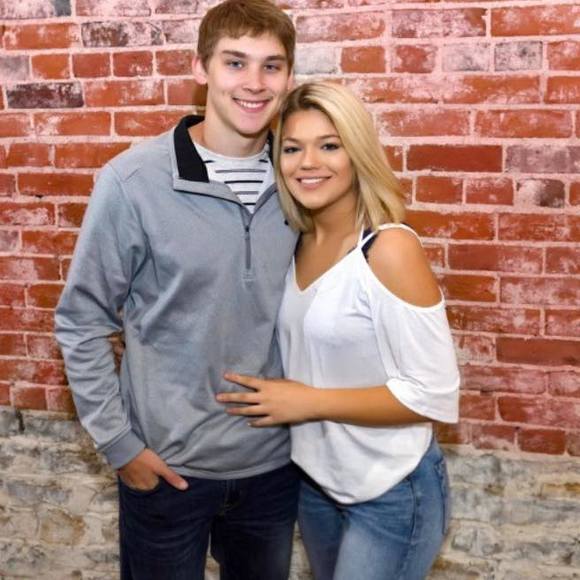 Profile Picture of Hallie Grillot (@grilloth) on Poshmark