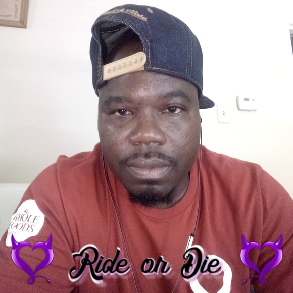 Profile Picture of Rondall Upshaw (@rondallupshaw) on Poshmark