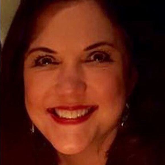 Profile Picture of Gina Pearson (@ginaepearson) on Poshmark