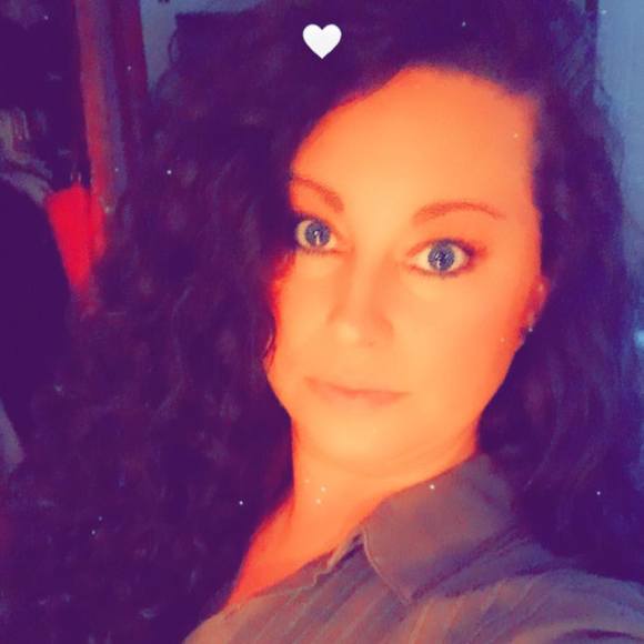 Profile Picture of Amber Eisnaugle (@aeisnaugle) on Poshmark