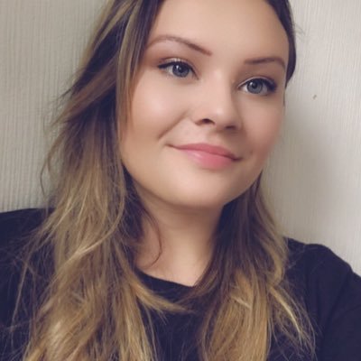 Profile Picture of Lara (@LaraLeeHackney) on Twitter