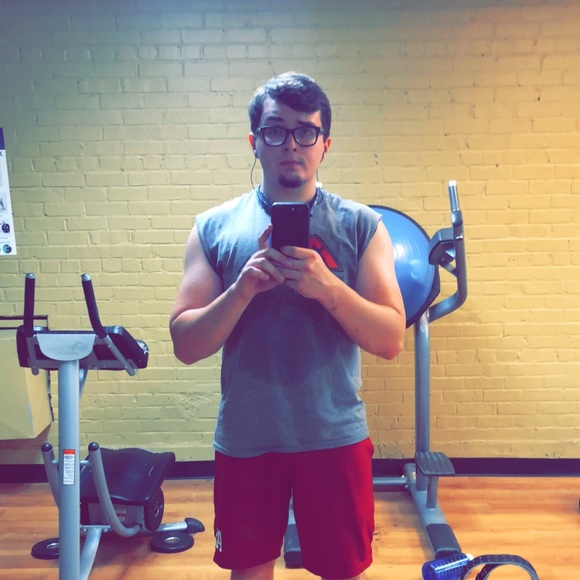 Profile Picture of Justin Howell (@justhowe99) on Poshmark