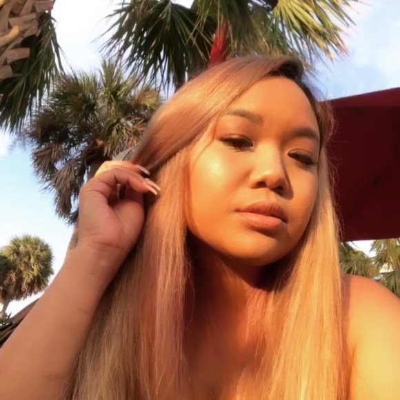 Profile Picture of Amanda Kong (@amandakong) on Poshmark