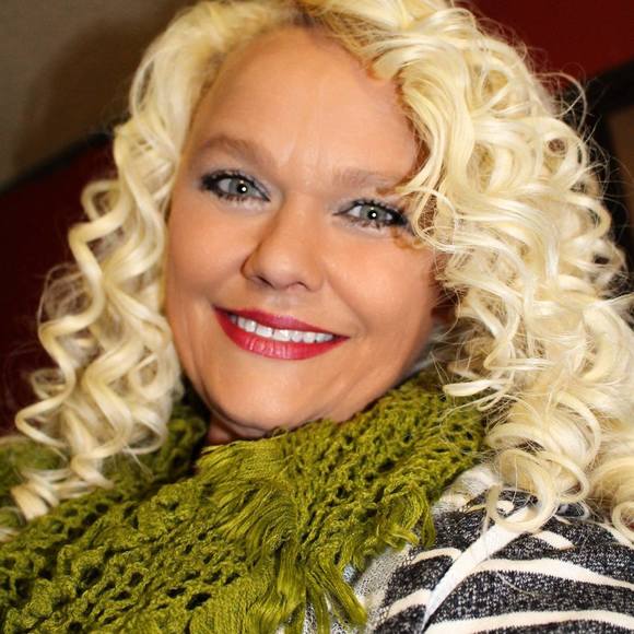 Profile Picture of Tammy Kerns (@tammyreneekerns) on Poshmark