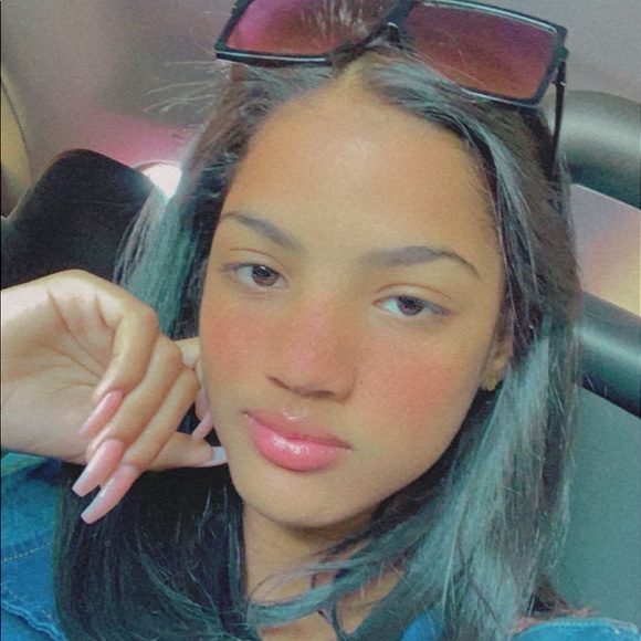 Profile Picture of Emely Cabrera (@itzemmmyy) on Poshmark