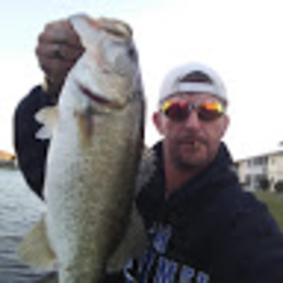 Profile Picture of Daniel Crum (@danielcrum) on Poshmark