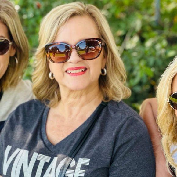 Profile Picture of Karen Schmidtke (@krc8896) on Poshmark