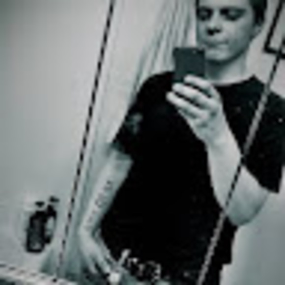 Profile Picture of Gavin Schlaeger (@schlaegergavin) on Poshmark