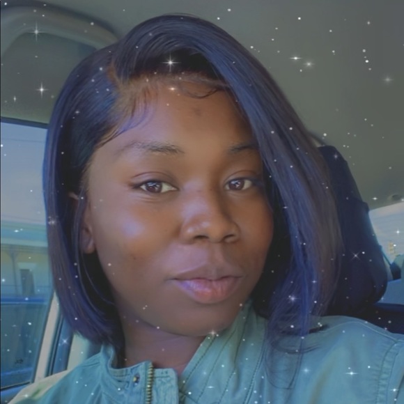 Profile Picture of Roneicia Durr (@roneicia_durr) on Poshmark