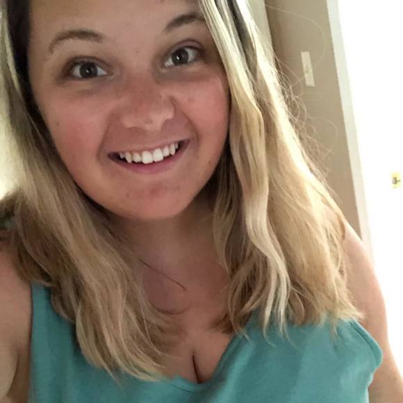 Profile Picture of Erica Knoepfel (@ericacynthia) on Poshmark
