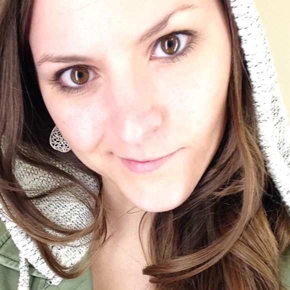 Profile Picture of Carrie Patterson (@carrie565) on Poshmark