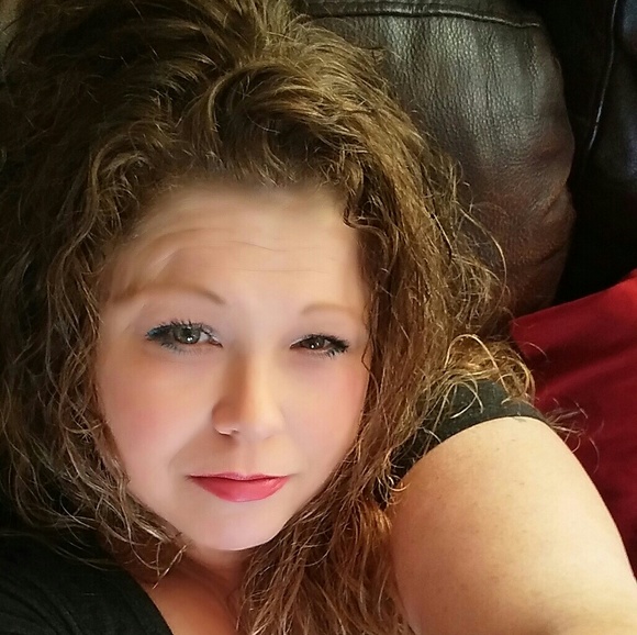 Profile Picture of Traci Holtgrewe (@tracid69) on Poshmark