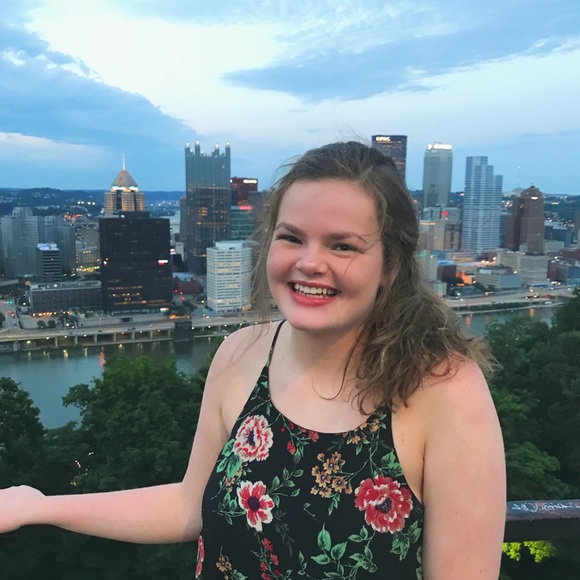 Profile Picture of Jenna Cary (@jennacary) on Poshmark