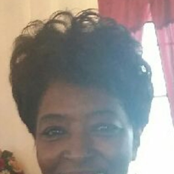 Profile Picture of Deborah Bray (@kbray1991) on Poshmark